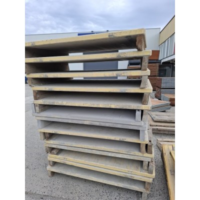 Panneau de coffrage plastique 145 x 110 x 5 cm  avec pieds - second choix