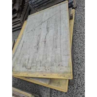 Steenschotten plastic 145 x 110 x 4,5cm  (Met voet 18cm de hoogte) - tweede keuze