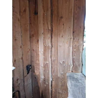 Canadese Douglas-plank, doorsnede 24 x 220 mm, lengte 4 m, 1 rechte kant en 1 afgeschuinde kant
